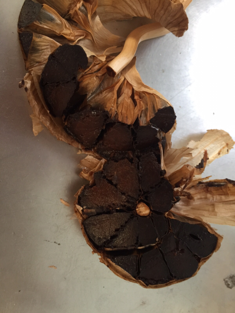 mutipul black garlic